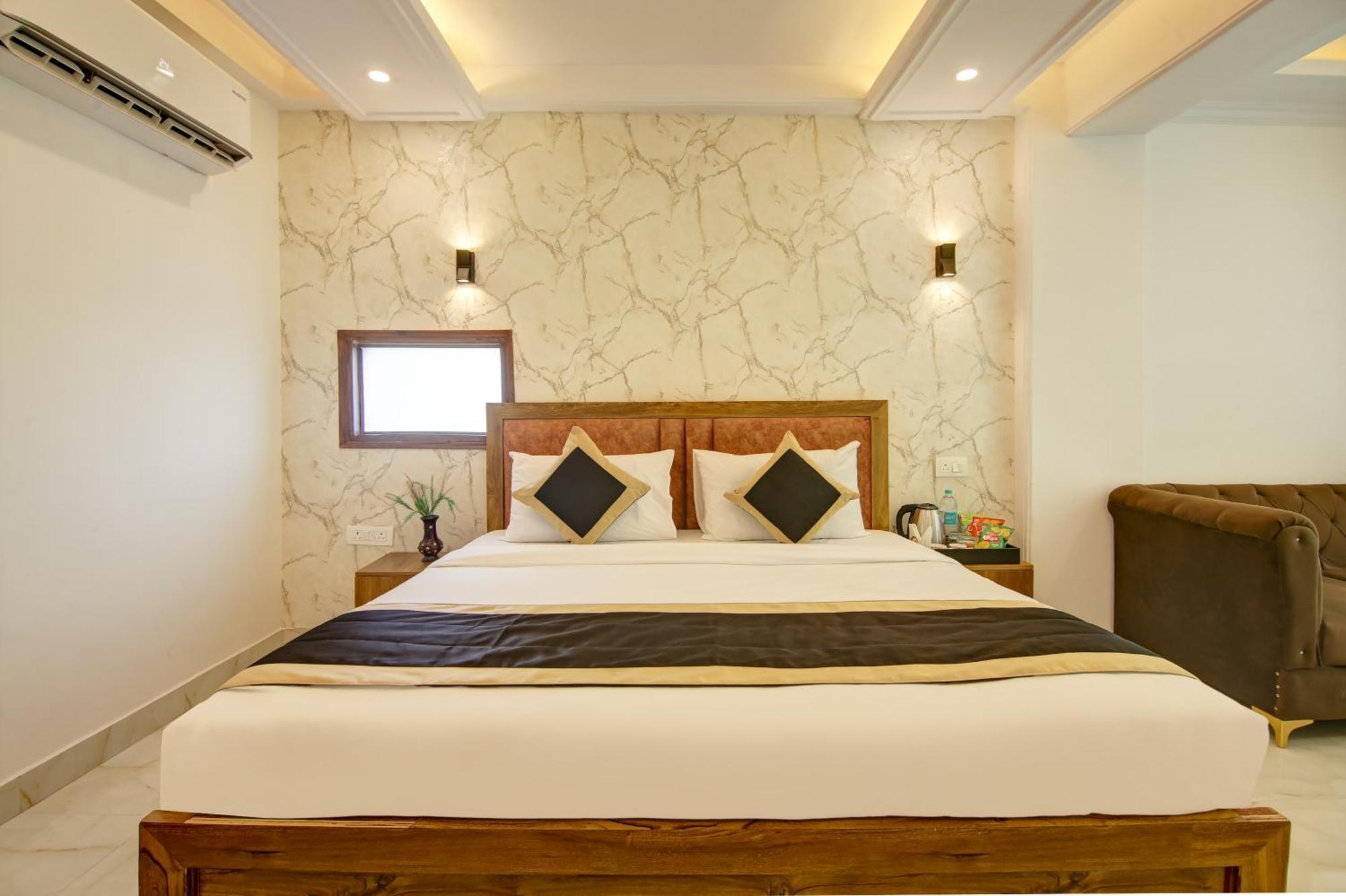 Hotel The Emporio Grand Near Vaishali Metro Station Ghaziabad Esterno foto