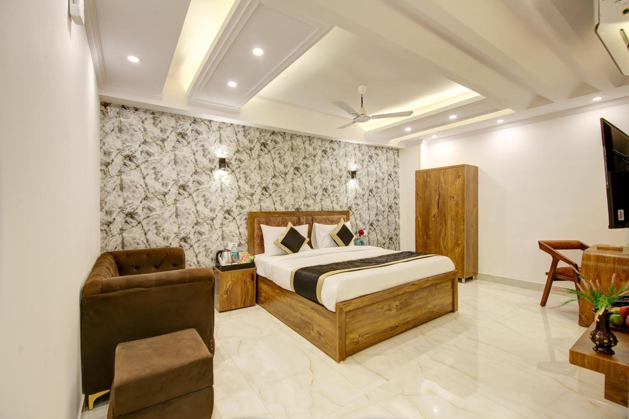 Hotel The Emporio Grand Near Vaishali Metro Station Ghaziabad Esterno foto