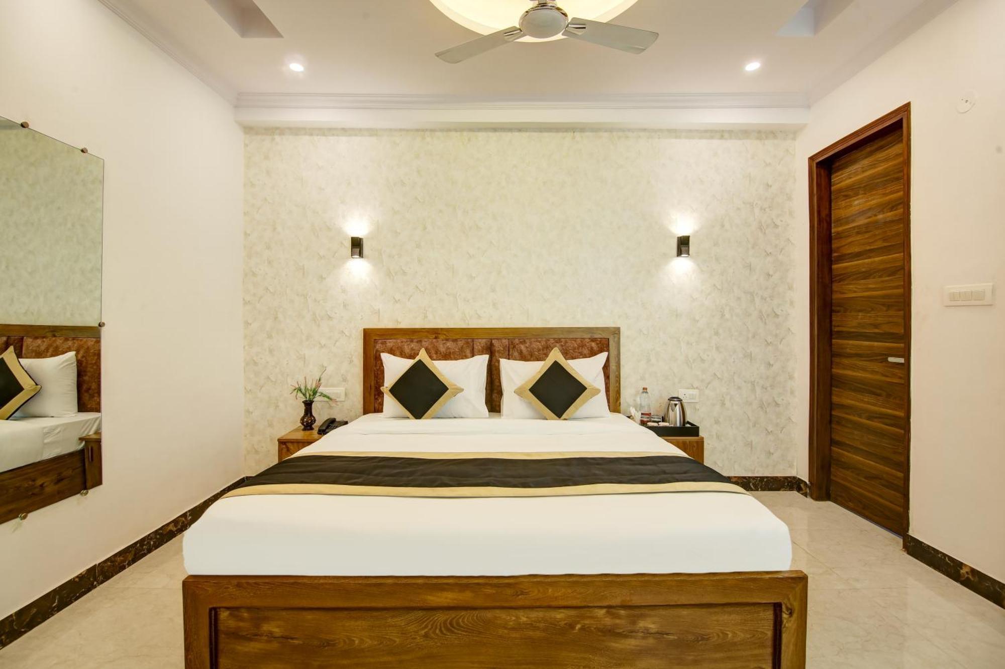 Hotel The Emporio Grand Near Vaishali Metro Station Ghaziabad Esterno foto
