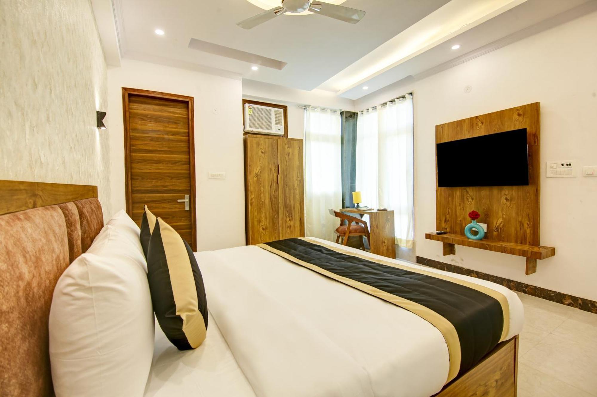 Hotel The Emporio Grand Near Vaishali Metro Station Ghaziabad Esterno foto