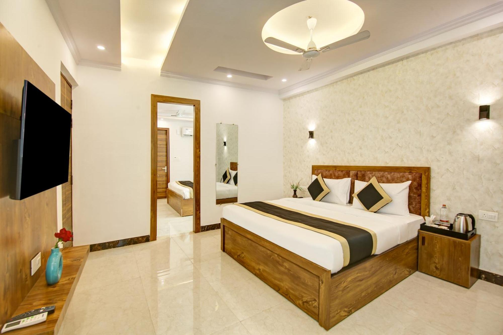 Hotel The Emporio Grand Near Vaishali Metro Station Ghaziabad Esterno foto