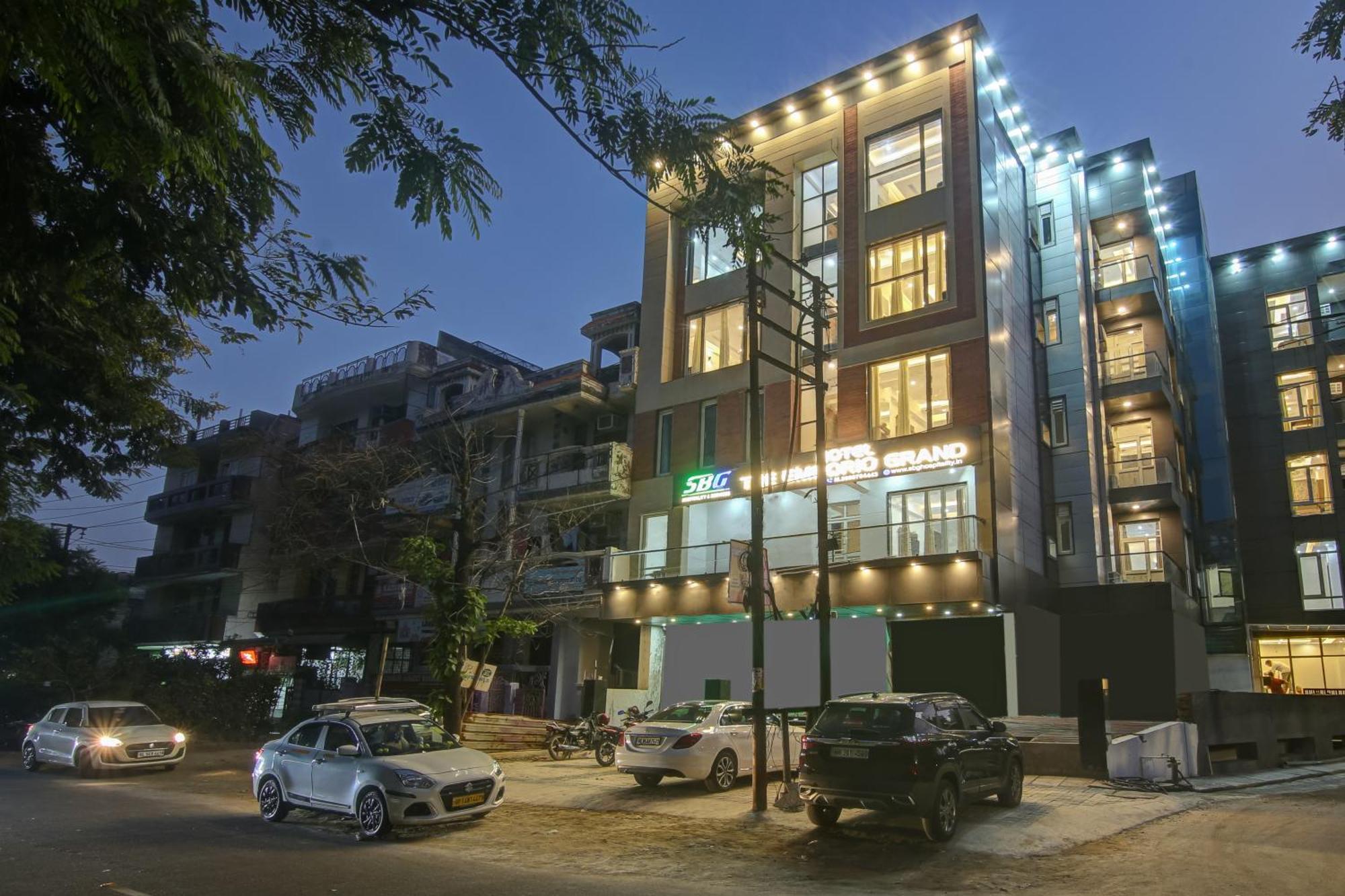Hotel The Emporio Grand Near Vaishali Metro Station Ghaziabad Esterno foto