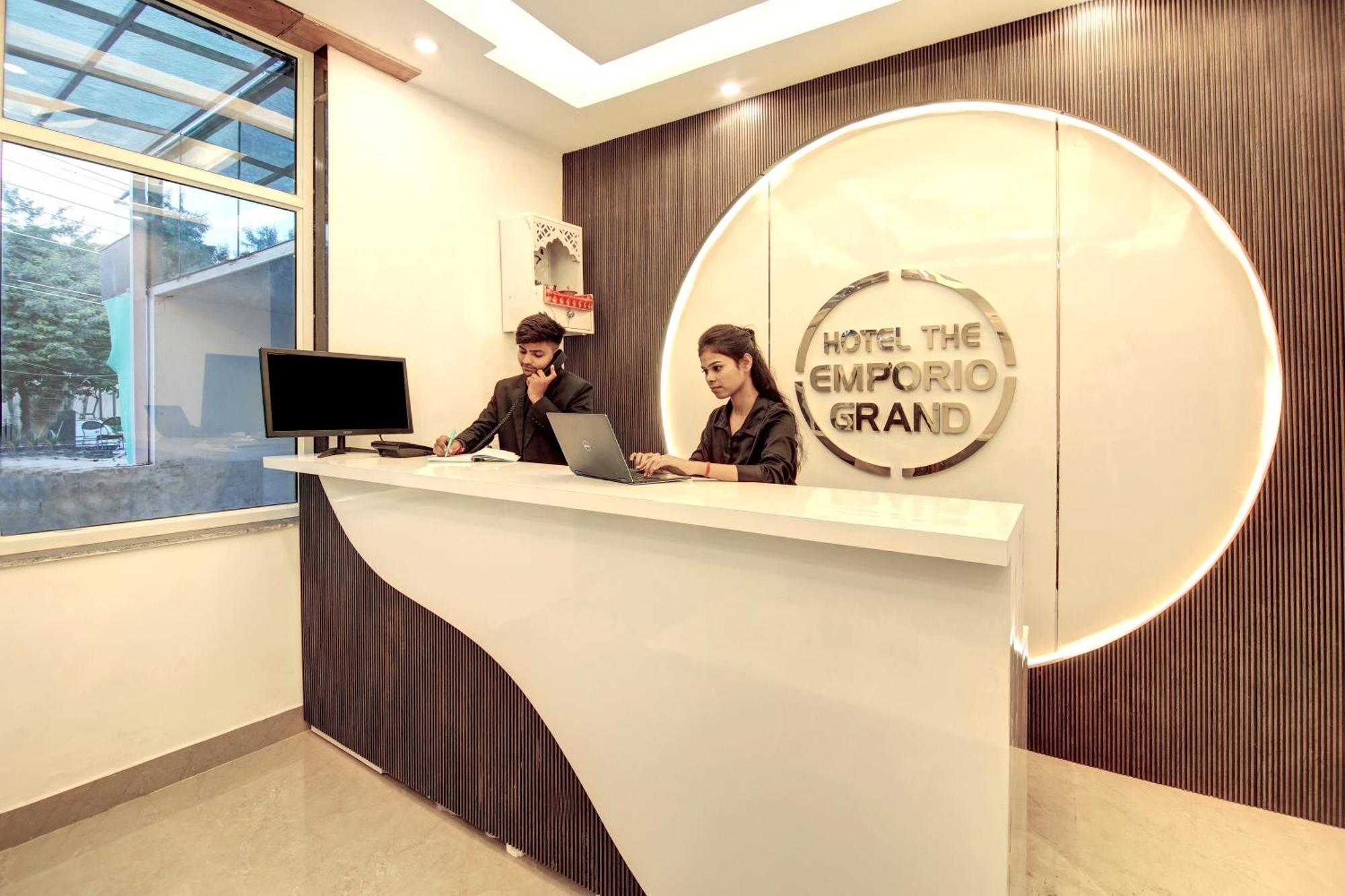 Hotel The Emporio Grand Near Vaishali Metro Station Ghaziabad Esterno foto